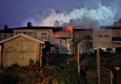 Wohnungsbrand mit Menschenleben in Gefahr – 6 Personen gerettet