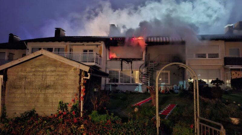 Wohnungsbrand mit Menschenleben in Gefahr – 6 Personen gerettet